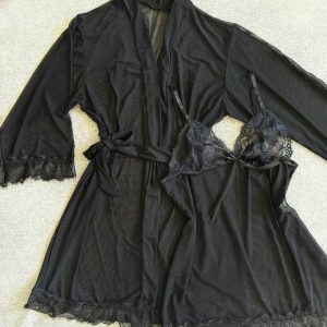 پیراهن و‌ ربدوشامبر