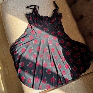 پیراهن گل سرخ