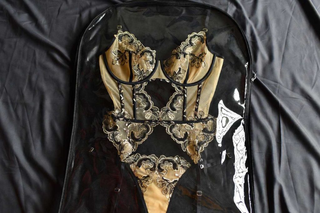 نگهداری از کاستوم های زنانه فانتزی