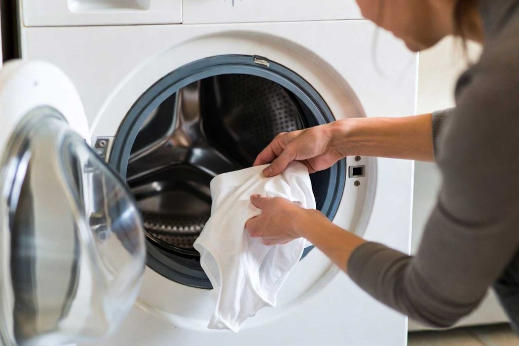 شستن شورت زنانه