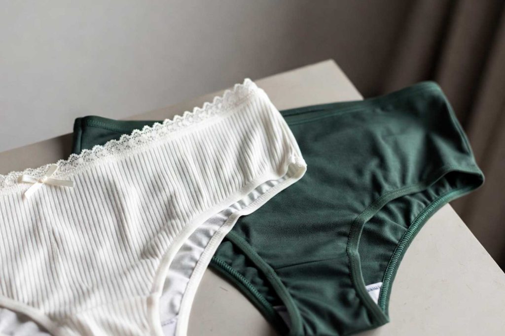 شورت زنانه نخی بهتر است یا گیاهی؟